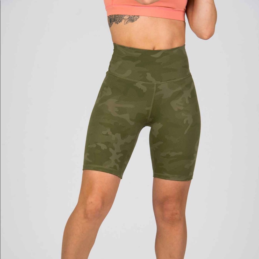 P’tula - Green Stealth Short 8 in
